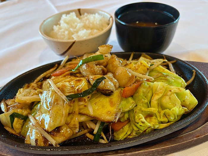 鉄板もつ炒め